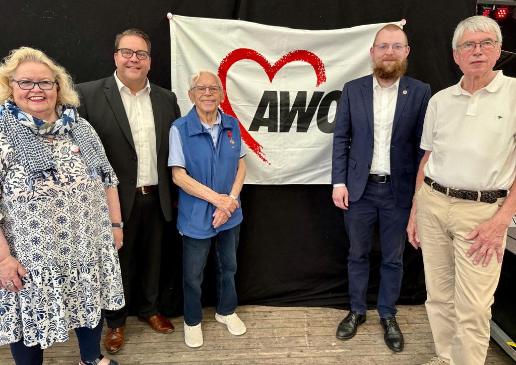 (v.l.n.r) Angelika Tumuschat-Bruhn (Präsidentin AWO-Bezirksverband Hannover), Frank Seidel (Bürgermeister Gemeinde Weyhe), Horst Kuder (Vorsitzender AWO-Ortsverein Weyhe), Jonathan Kolschen (Vorsitzender AWO-Kreisverband Diepholz), Reinhard Krokat (Gründungsmitglied AWO-Ortsverein Weyhe)